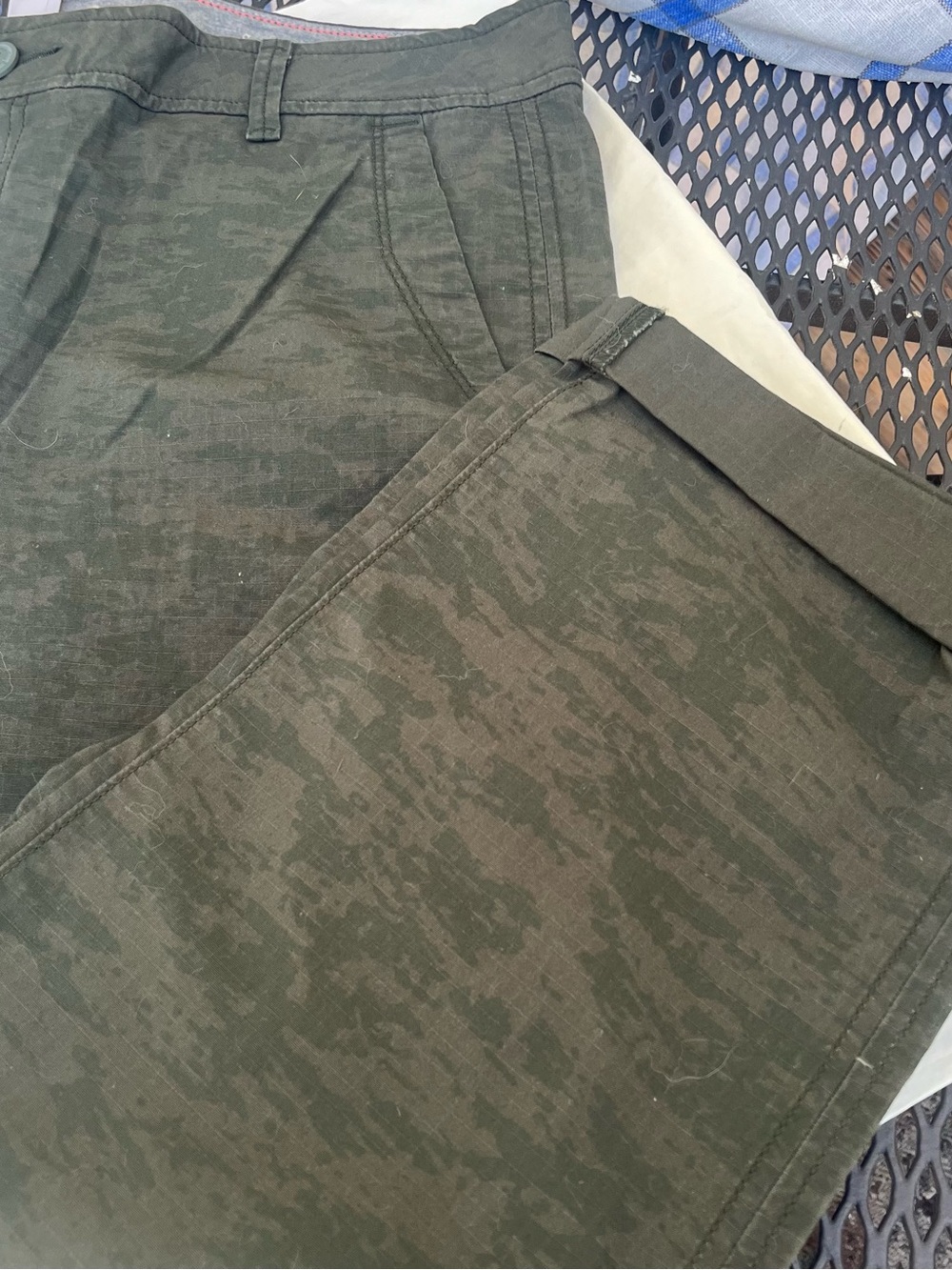 Slightly Curvy Crop Pants - Picture 3 of 10